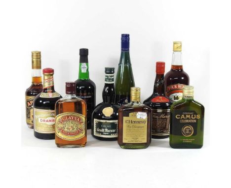 A collection of brandy and spirits, to include Hennessey cognac, Drambuie, Grand Marnier, Cockburns port and Glayva scotch (1