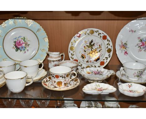 A GROUP OF ROYAL CROWN DERBY TEA AND GIFT WARES, comprising an Imari 8687 pattern tea plate, teacup and saucer, an Olde Avesb