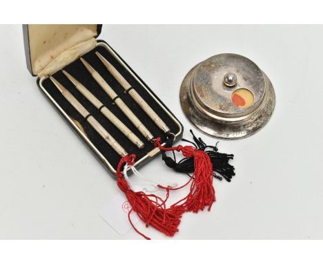 A CASED SET OF FOUR RETRACTABLE BRIDGE PENCILS AND A SILVER BRIDGE NO TRUMPS MARKER, the pencils with engine turned cases, st