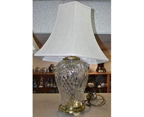 A WATERFORD CRYSTAL 'KILKENNY' PATTERN TABLE LAMP, of shouldered form, having a brass effect finish to base and top of lamp, 