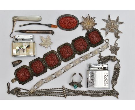 ASSORTED ITEMS, to include a white metal Albertina, a white metal filigree flower brooch stamped 800, a white metal filigree 