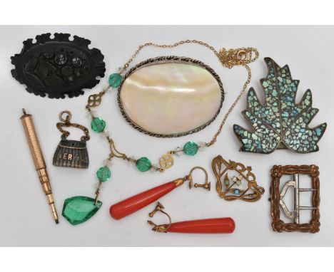 ASSORTED JEWELLERY, to include a yellow metal green and colourless paste pendant necklace, fitted with spring clasp, stamped 