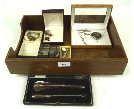 A selection of wares, to include a cased silver button hook/shoe horn set, silver heart pendant on chain,three silver brooche