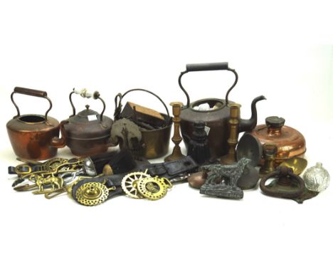 Assorted copper and other metalwares, to include set of scales, horse brasses, kettles, doorstops and more