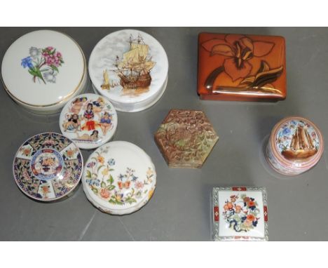 A small quantity of lidded trinket boxes including Royal commemorative, (qty).