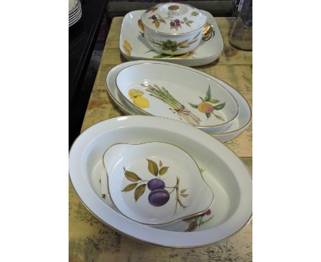 A small quantity of Royal Worcester Evesham oven-to-table ware, including a lidded tureen, four graduated oval dishes and a s