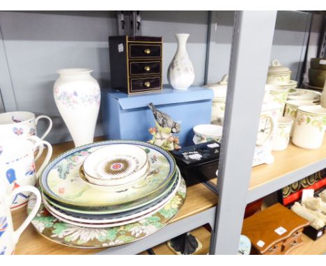 QUANTITY OF POTTERY AND PORCELAIN ITEMS VARIOUS TO INCLUDE; WEDGWOOD GLOBE VASE, CLOCK, BLUE TIT HAND BELL AND JAR, SMALL BLA