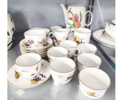 ROYAL WORCESTER 'EVESHAM' OVEN TO TABLE WARE COFFEE SERVICE FOR SIX PERSONS, 18 PIECES, PLUS RAMEKIN DISHES 