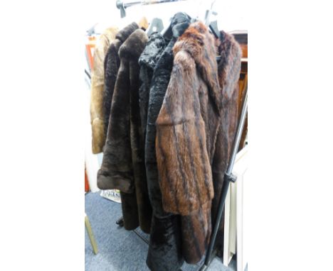QUANTITY OF LADIES FUR COATS TO INCLUDE; MUSQUASH, BLACK NUTRIA LAMB, BEAVER LAMB, DARK BROWN BEAVER LAMB AND LIGHT BROWN MIN