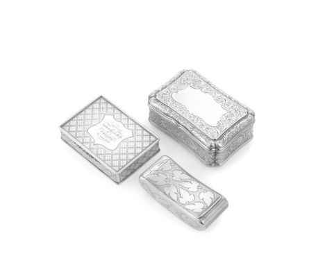 A George III silver snuff boxSamuel Pemberton, Birmingham 1809 Curved rectangular form, flush hinged lid with thumbpiece, ope