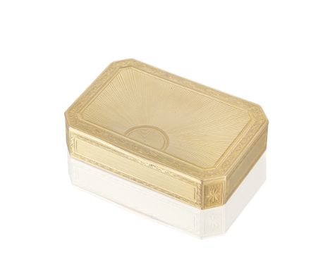 A late 18th/early 18th century French gold snuff boxmarked for Paris 1798-1809, third standard, apparently no maker's mark Re