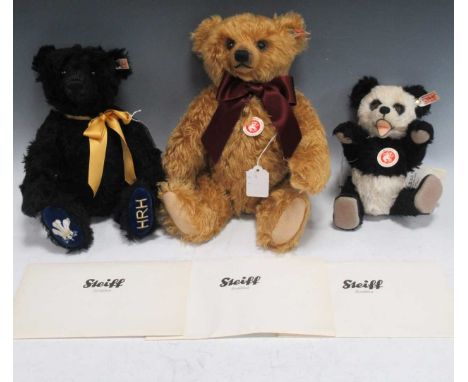 A limited edition Steiff Prince of Wales bear, No:407/1500, with certificate, A Steiff limited edition British Collectors bea