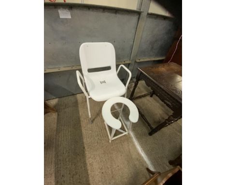 STACKABLE SHOWER CHAIR AIDAPT MILTON STACKABLE PORTABLE SHOWER CHAIR TOGETHER WITH COMMODE SET