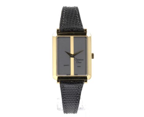 Armbanduhr Christian Dior mit Box und Papieren Material: Stahl vergoldetMaße: Gehäuse 27,3 x 22,5 x 5,9 mmLänge: 19,5 cmDatie