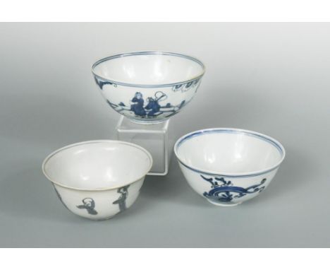 Two blue and white Ming dynasty bowls, Wanli period (1572-1620), painted with figures and dragons, the exterior of the first 