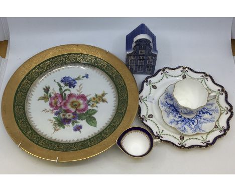 A collection of ceramics to include: Royal Worcester limited edition plates; two Limoges cabinet plates; 1897 polychrome Quee