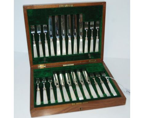 A cased twelve piece silver &amp; mother of pearl handled dessert cutlery set, Sheffield 1919 Condition report: Available upo