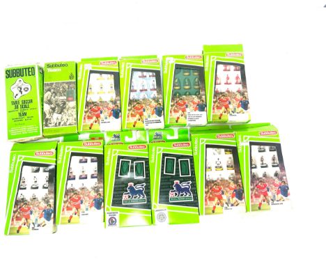 Selection of boxed subbuteo includes subbuteo 792 63000 manchester united, subbuteo 63000 743 arsenal 2nd, subbuteo 63000 681