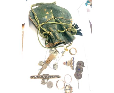 Tray of vintage and later items includes compass etc 