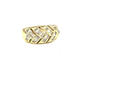 Ladies 18ct gold diamond baguette cut dress ring ring size R, 2.5grams 