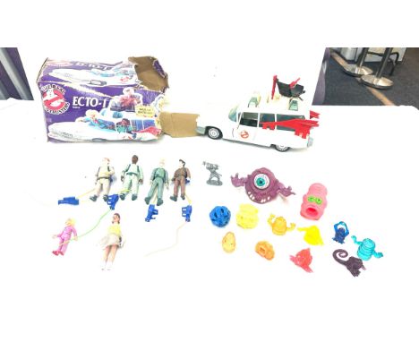 vintage kenner ghost busters ecto-1 car with original box and figures, damage to the box 
