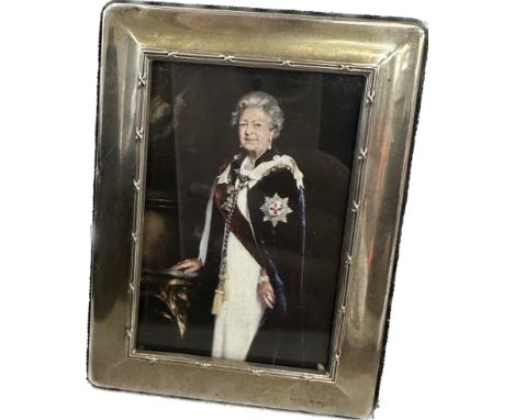 Vintage miniature hallmarked photo frame measures approx 5 inches tall by 3.5 inches wide 