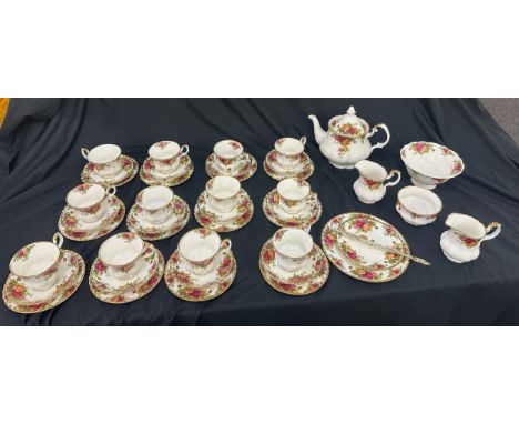 Vintage Royal Albert Old Country Rose 12 piece tea service to include tea pot, sugar bowl, milk jugs, cups and saucers 