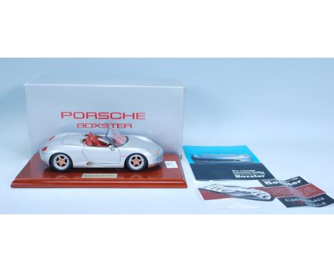 Collectible Model Porsche Boxter Scale 1/18 Produced by GWILO International fashioned in heavy cast metal, with opening doors