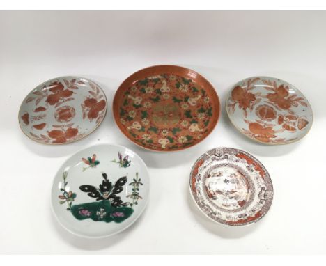 Five Oriental plates and dishes, largest approx diameter 21cm with character marks to base.