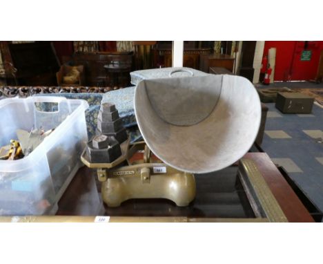 A Set of 10kg Kitchen Scales