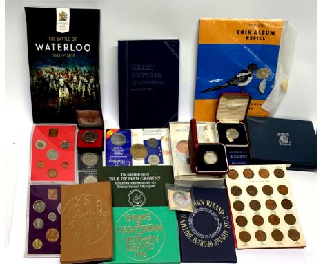 A quantity of mixed British commemorative and first issue coins.