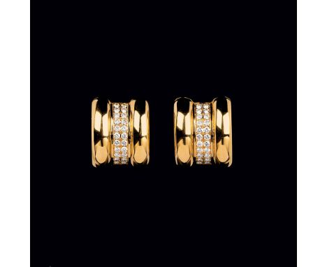 Chopard. Paar Brillant-Halbcreolen. 18 kt. GG, gest., MZ: Chopard, num. 2302300 und 6435-41. Breite Schauseite, besetzt mit i