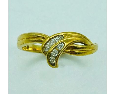 An 18ct gold ring with diamonds (3.1g)