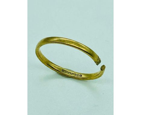 A 9ct gold ring, broken (1.8g)