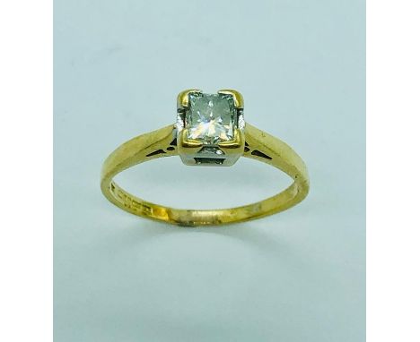 An 18ct yellow gold, single stone ring.