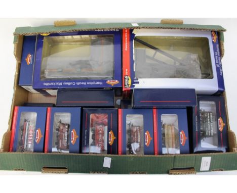 Bachmann Branch Line 00/H0 scale 15 boxed wagons and two boxed colliery buildings