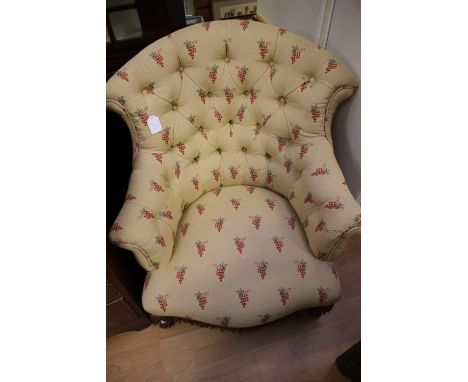 ****Ex Luddington Manor****A pair of 19th Century design button backed beige spoon back parlour chairs, beige fabric upholste