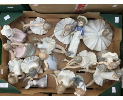Sixteen Nao figurines, mainly ballet themed
