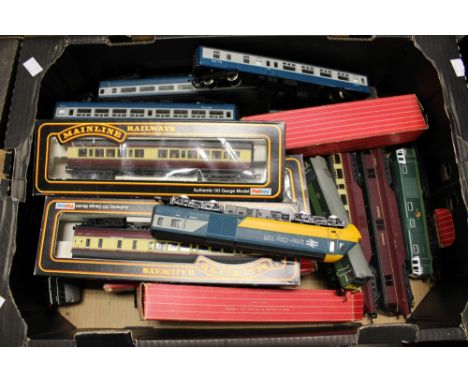 One box of OO/HO scale model railway equipment to include HST sets, locos, carriages 