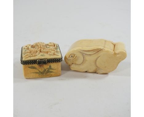 Two carved trinket boxes, largest 6cm