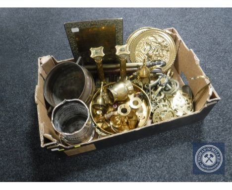 A box of assorted metal ware including brass Corinthian column candlesticks, horse brasses, brass wall plaques, rose sprayer 