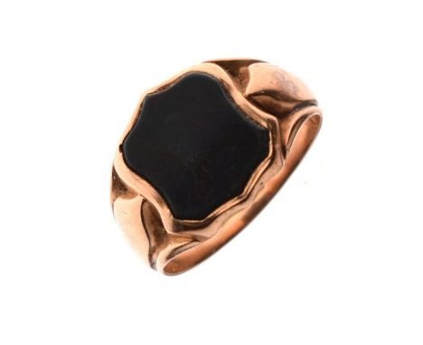 15ct gold seal ring set uncarved bloodstone panel, Chester hallmark, size O, 5.5g gross   Condition: 