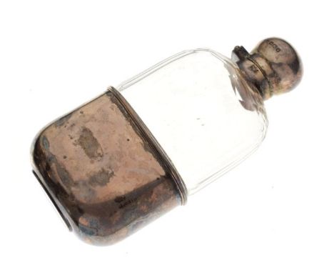 George V glass spirit flask having a silver cover and sleeve hallmarked for Sheffield 1919   Condition: 