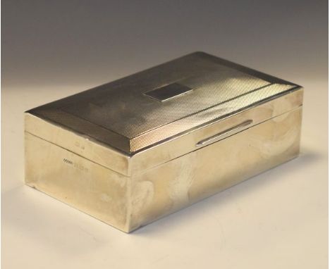 Elizabeth II engine turned silver rectangular cigarette box, Birmingham 1960   Condition: 