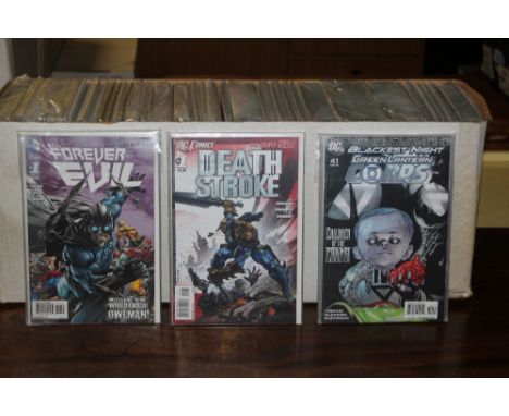 A box of +/- 300 comics, all DC comics, titles including "Forever Evil", "Death Stroke", and Green Lantern Corps, Blackest Ni