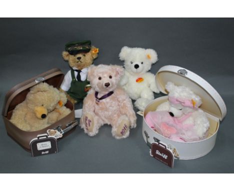 A group of modern and replica Steiff teddy bears, comprising a Steiff Classic Flying Scotsman teddy bear (664694), a Queen El