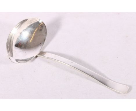 Elizabeth II silver caddy spoon with double spouted bowl by Edith Carolyn Herries, Edinburgh 1962/1963 (assayed on 13th Septe