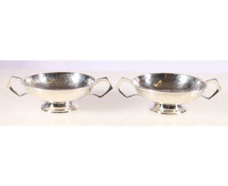 Pair of Edward VII Arts &amp; Crafts silver quaich bowls, with hammered effect by&nbsp;William Hutton &amp; Sons Ltd., Birmin