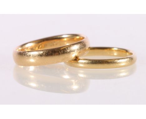 18ct yellow gold plain wedding band ring, size O, 3.8g and another, size L/M, 2.5g. 