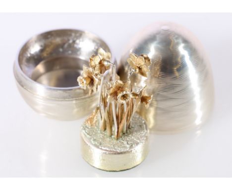 Elizabeth II silver 'surprise' egg containing floral posy (possibly daffodils) in the manner of Stuart Devlin, with makers ma